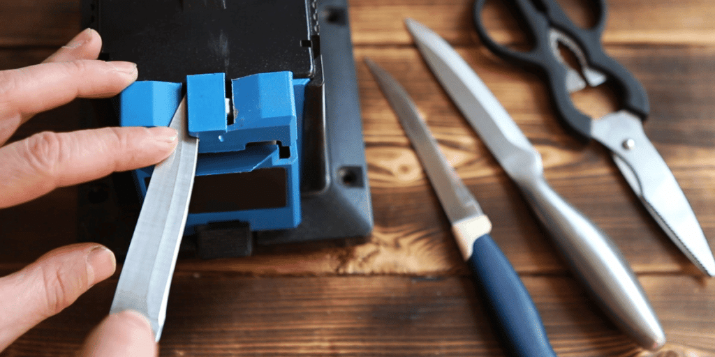 A Step By Step Guide On How To Use An Electric Knife Sharpener 3